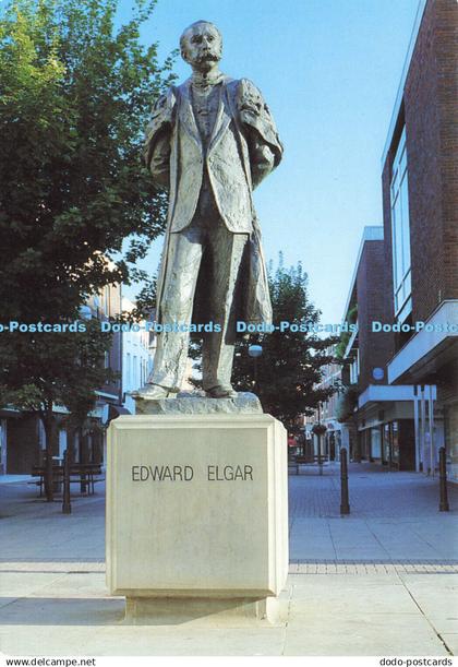 D168510 High Street Worcester. Edward Elgar Statue. Worcester Cathedral Gift Sho