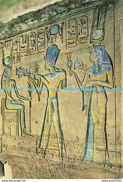 D173808 Abu Simbel. Petit Temple. Offrandes a la Deesse Hathor. Dar El Kitab el