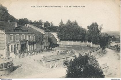 PC39341 Montigny le Roi. Place de l Hotel de Ville