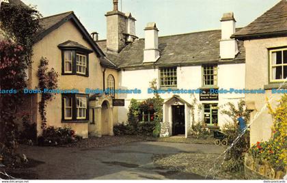 R067831 The Square. Hawkshead. Gomis. 1979