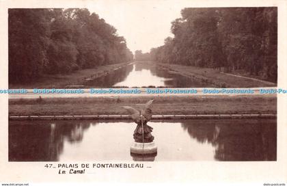 R267152 47 Palais de Fontainebleau Le Canal Musees Nationaux Paris Palais du Lou