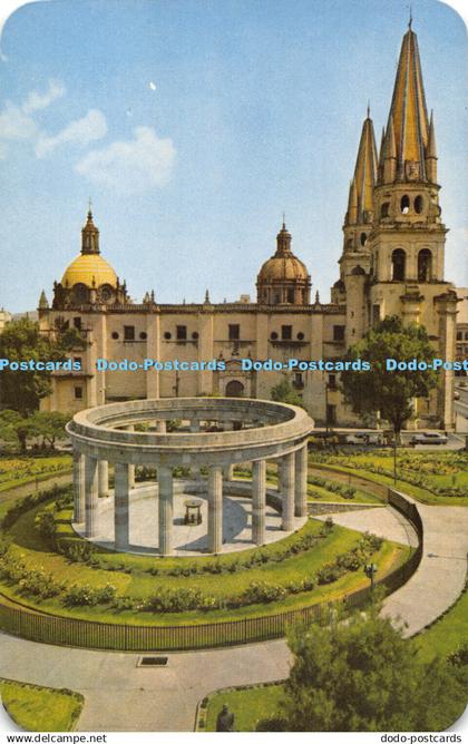 R418758 Guadalajara Jal Cathedral and Rotunda Catedral y Rotonda Hombres Ilustre