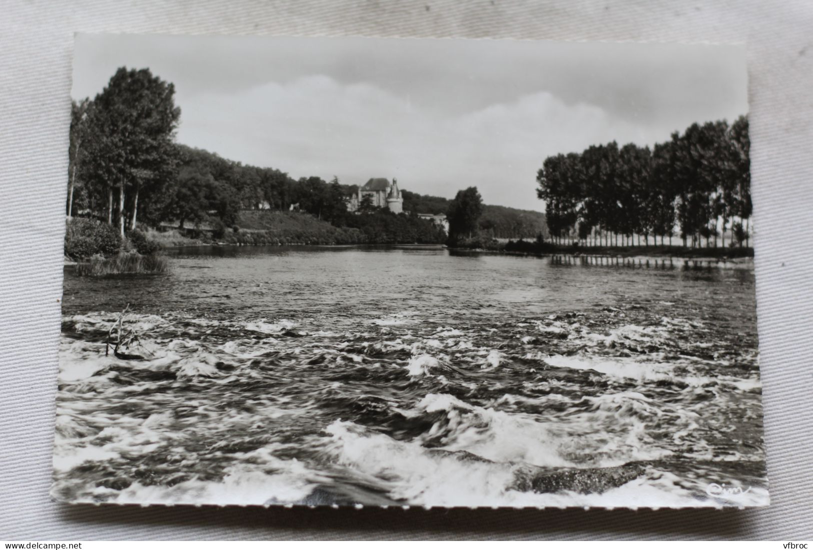 N168, Cpm, Bonnes, l'écluse sur la Vienne face au château de Touffou, Vienne 86