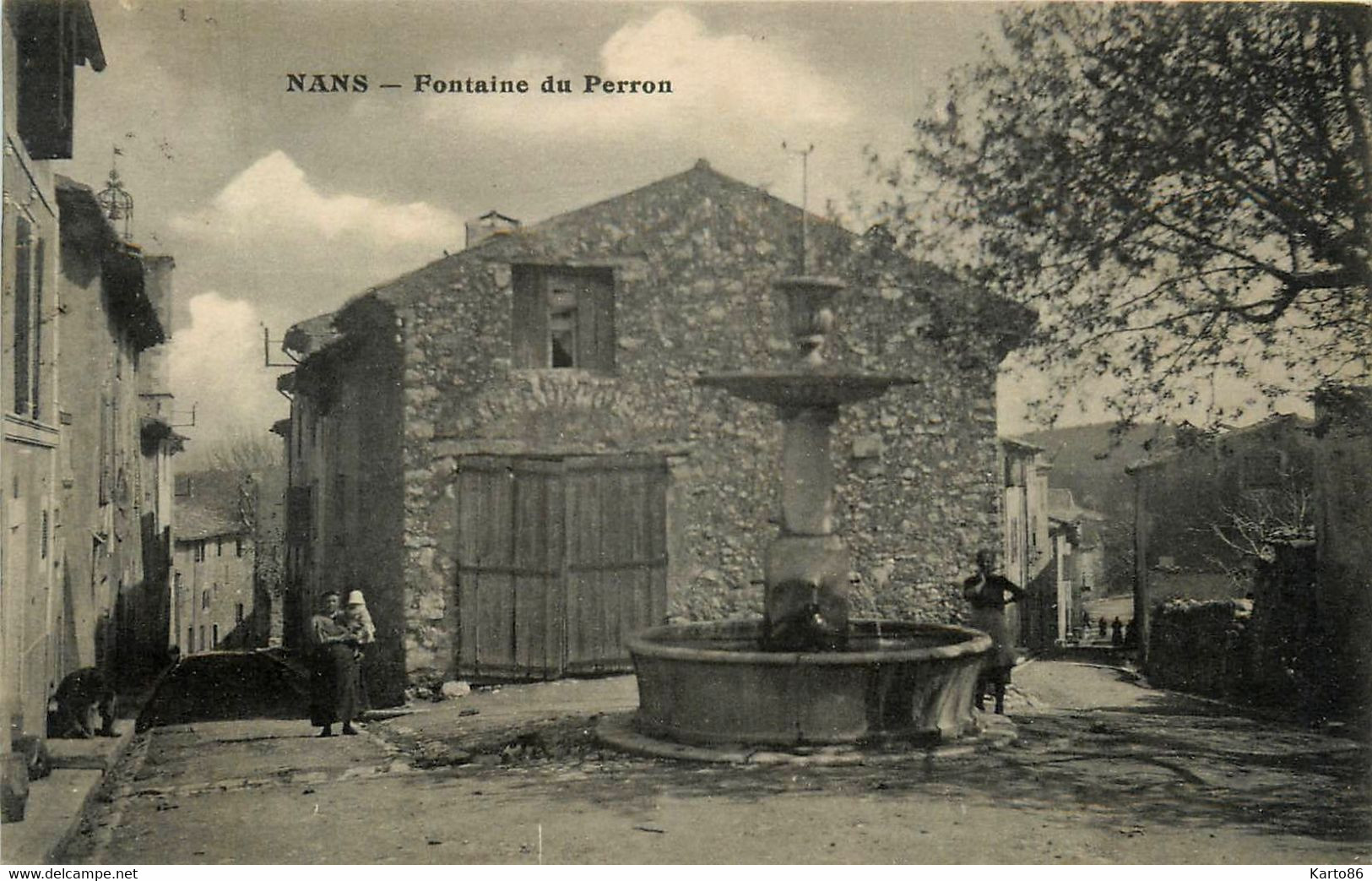 nans les pins * la fontaine du perron * place du village