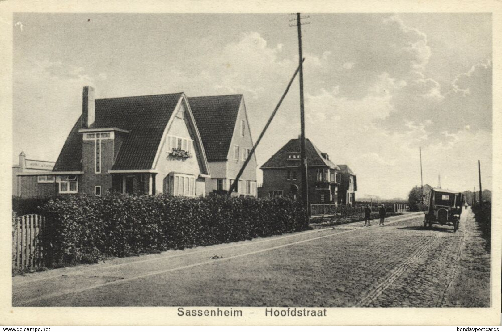 Nederland, SASSENHEIM, Hoofdstraat met Auto (1910s) Ansichtkaart