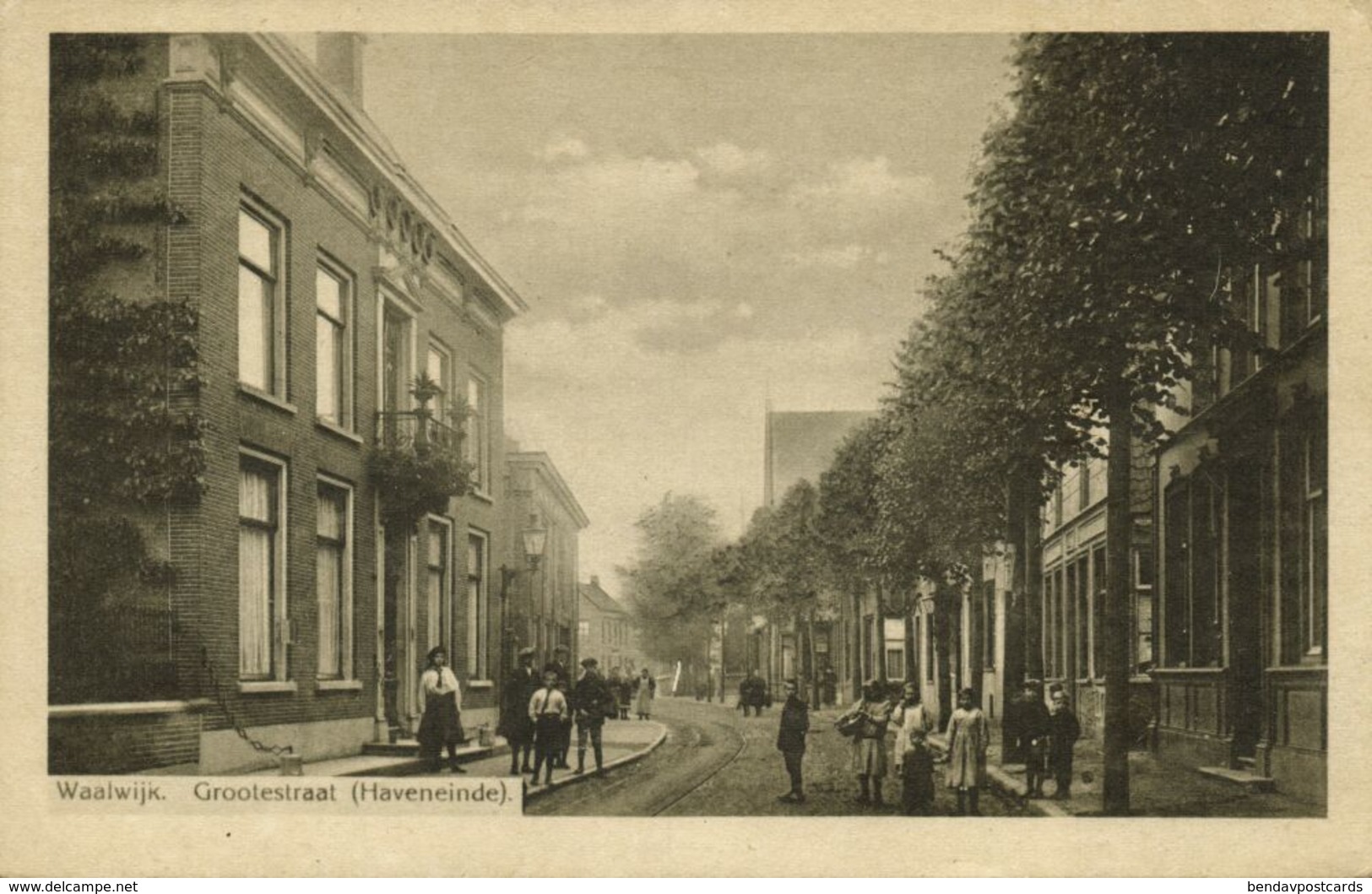 Nederland, WAALWIJK, Grootestraat (Haveneinde) met Volk (1920) Ansichtkaart