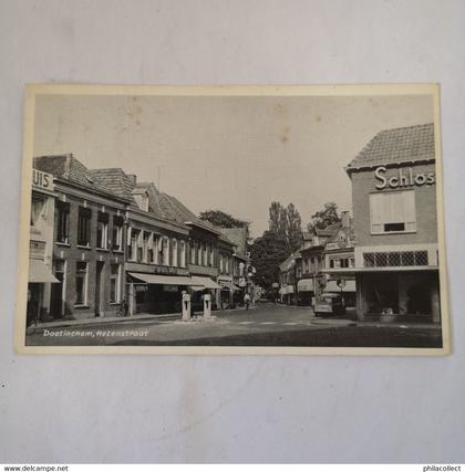 Doetinchem // Hezenstraat (winkels) 1960 vlekjes