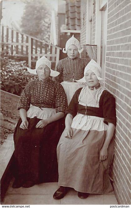 MARKEN - Drie boerenvrouwen - FOTOKAART