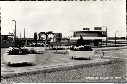 CPA Sambeek Boxmeer Nordbrabant Niederlande, Sluizen i. d. Maas