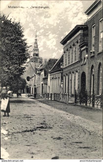 CPA Zevenbergen Nordbrabant, Molenstraat, Straßenpartie, Kirche, Frau mit Kind