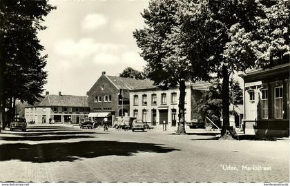 Nederland, UDEN, Marktstraat, Daf, VW Bus (1961) Ansichtkaart