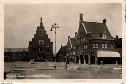 CPA AK Waalwijk Raadhuis met Raadhuisplein NETHERLANDS (728572)