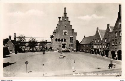 CPA AK Waalwijk Raadhuis met Raadhuisplein NETHERLANDS (728575)