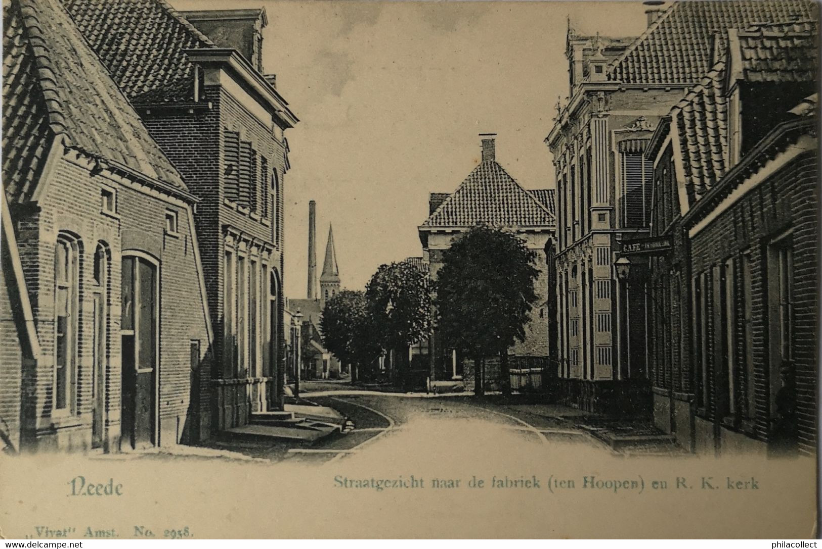 Neede (Gld.) Straat Gezicht naar de Fabriek ten Hoopen en R. K. Kerk ca 1900 Vivat Topkaart