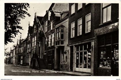 CPA AK Geertruidenberg Markt met Gemeentehuis NETHERLANDS (728538)