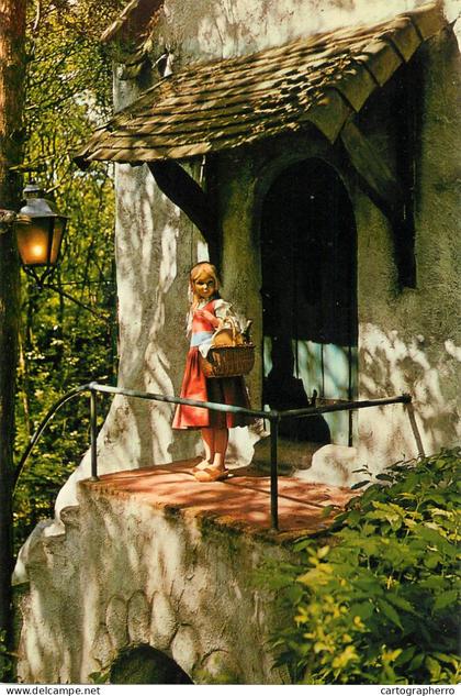 Netherlands Kaatsheuvel Natuurpark amusement park red riding hood