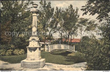 71873602 Zaandam Volkspark met Gedenkzuil Denkmal Zaandam