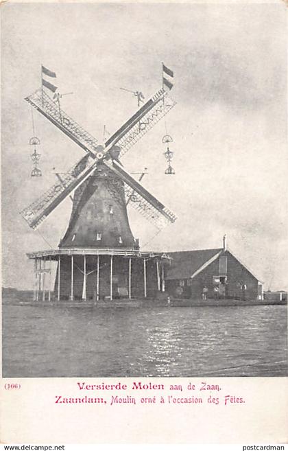 ZAANDAM (NH) Versierde Molen aan de Zaan