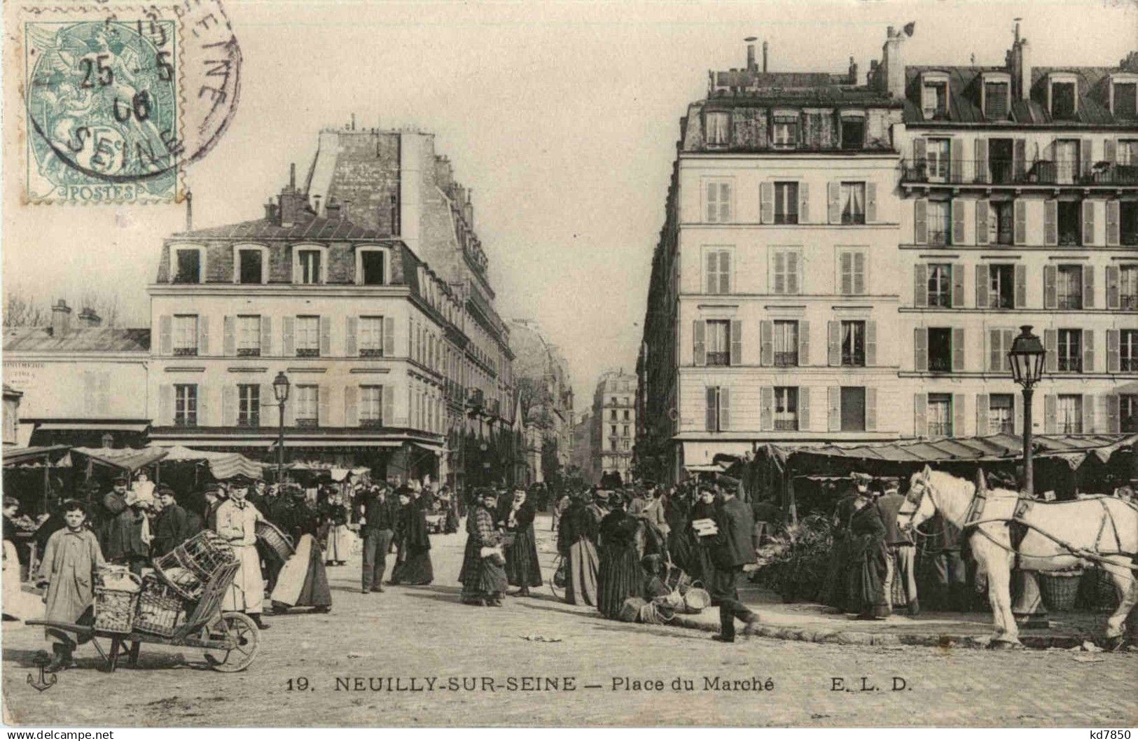 Neuilly sur Seine - Place du Marche