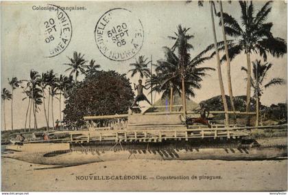 Nouvelle Caledonie - Construction de pirogues