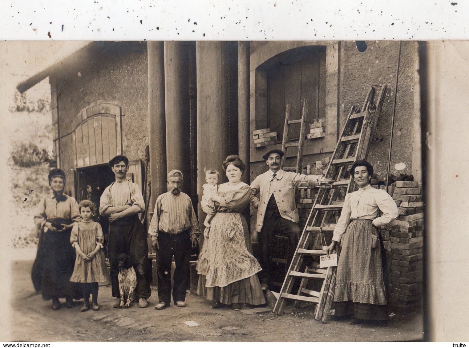 NEVERS UNE USINE BRIQUETERIE ?  (CARTE PHOTO)