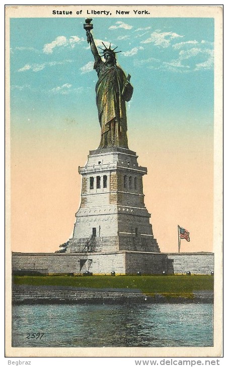 NEW YORK CITY        STATUE DE LA LIBERTE