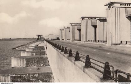 Stevinsluizen Afsluitdijk 1960