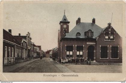 CPA AK Kruiningen Gemeentehuis NETHERLANDS (728870)