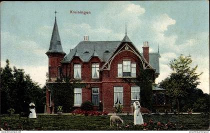 CPA Kruiningen Zeeland, Villa, Frauen in Tracht, Lamm