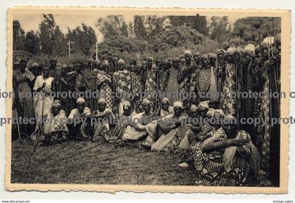 Meeting Of Chiefs In Urundi / Réunion De Chefs En Urundi (Vintage PC B/W: Nels)