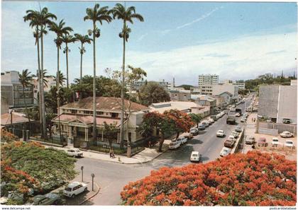 Nouméa - L\'Hotel de Ville - & old cars