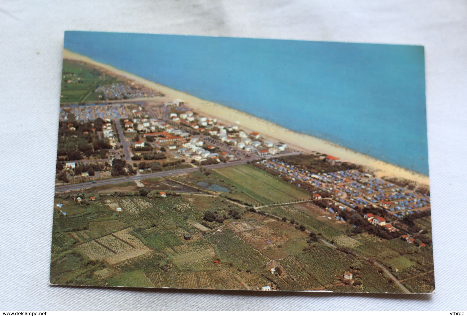 O695, Cpm, Marseillan, vue aérienne sur la plage avec ses nombreux campings, Hérault 34