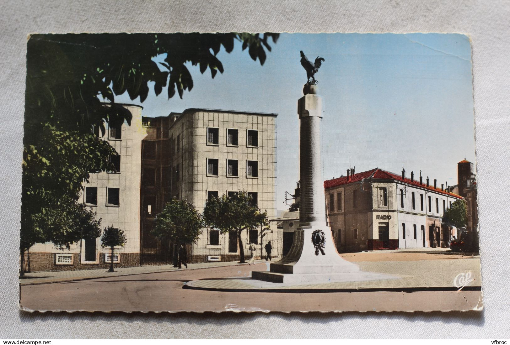 O93, Cpsm 1959, Souk Ahras, la place du monument, Algérie