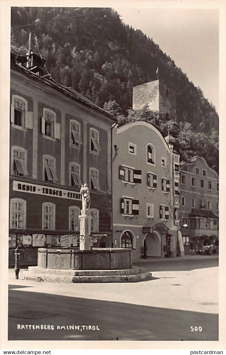 Österreich - Rattenberg (T) Stadtbrunnen - Gerichtstor