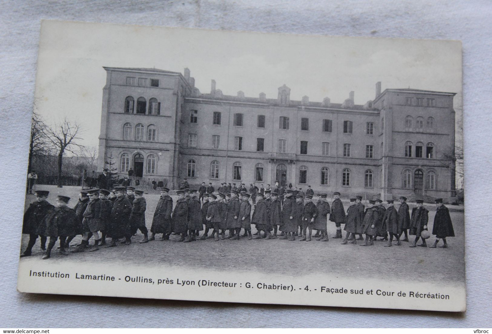 Oullins, institution Lamartine, façade sud et cour de récréation, Rhône 69