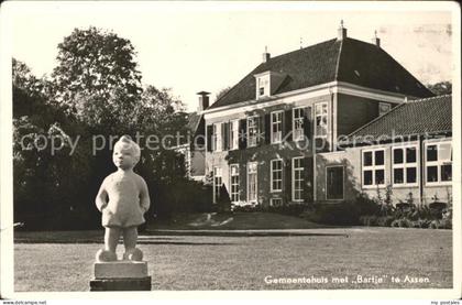 71804083 Assen Gemeentehuis met Bartje Skulptur Assen