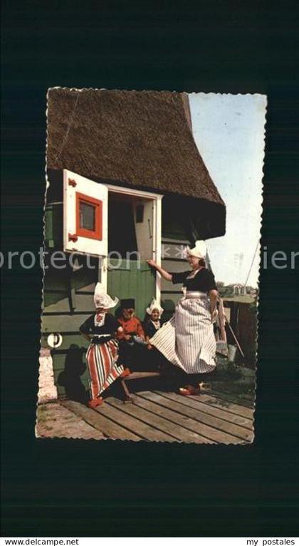 72134272 Volendam Trachtentraeger Volendam