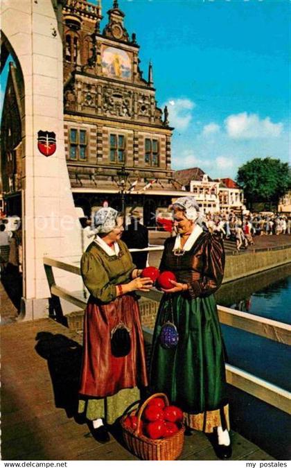 72766990 Alkmaar Frauen in Tracht mit Kaese Alkmaar