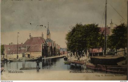 Makkum (Frl.) Pruikmakershoek (gekleurd) 1906 uitg. G. Bonnema