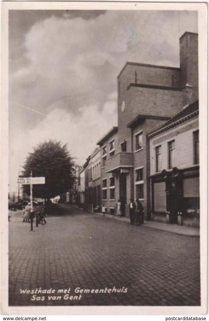 Sas Van Gent - Westkade met Gemeentehuis