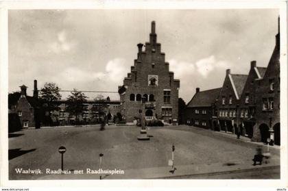 CPA AK Waalwijk Raadhuis met Raadhuisplein NETHERLANDS (728569)