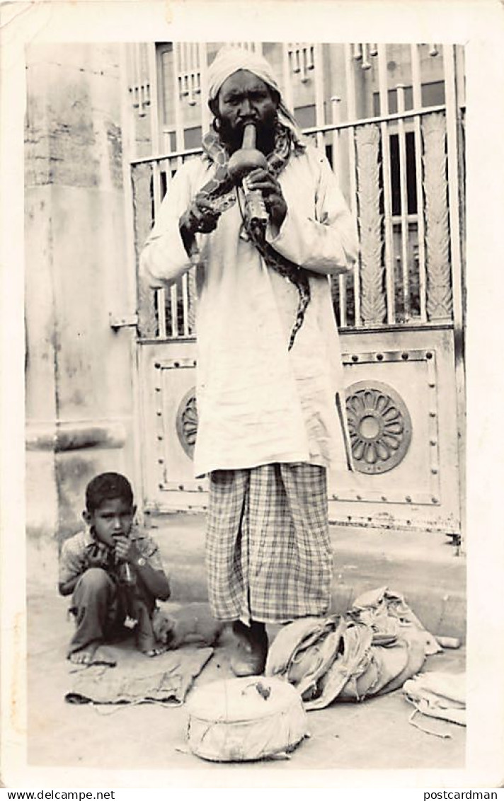 Pakistan - Snake charmer - REAL PHOTO - Publ. unknown