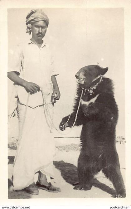 Pakistan - Dancing Bear - REAL PHOTO - Publ. unknown