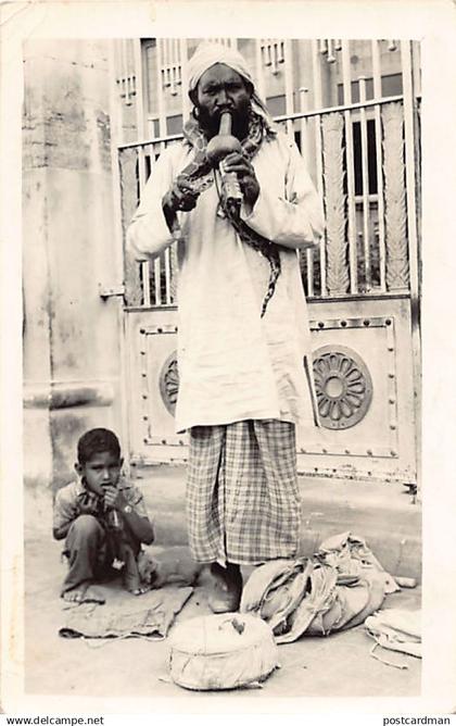 Pakistan - Snake charmer - REAL PHOTO - Publ. unknown