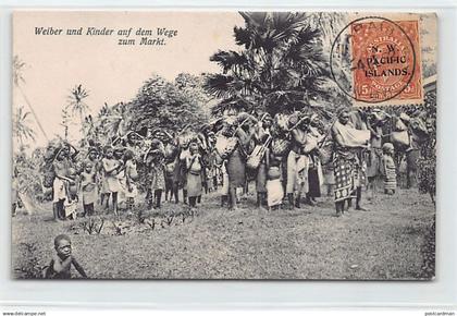 Papua New Guinea - NEW BRITAIN (New Pomerania) - Women and children on the way t