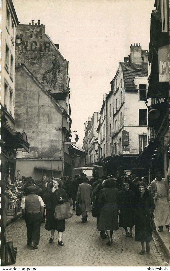 PARIS 05 arrondissement  rue Mouffetard  Le marché (cpsm)