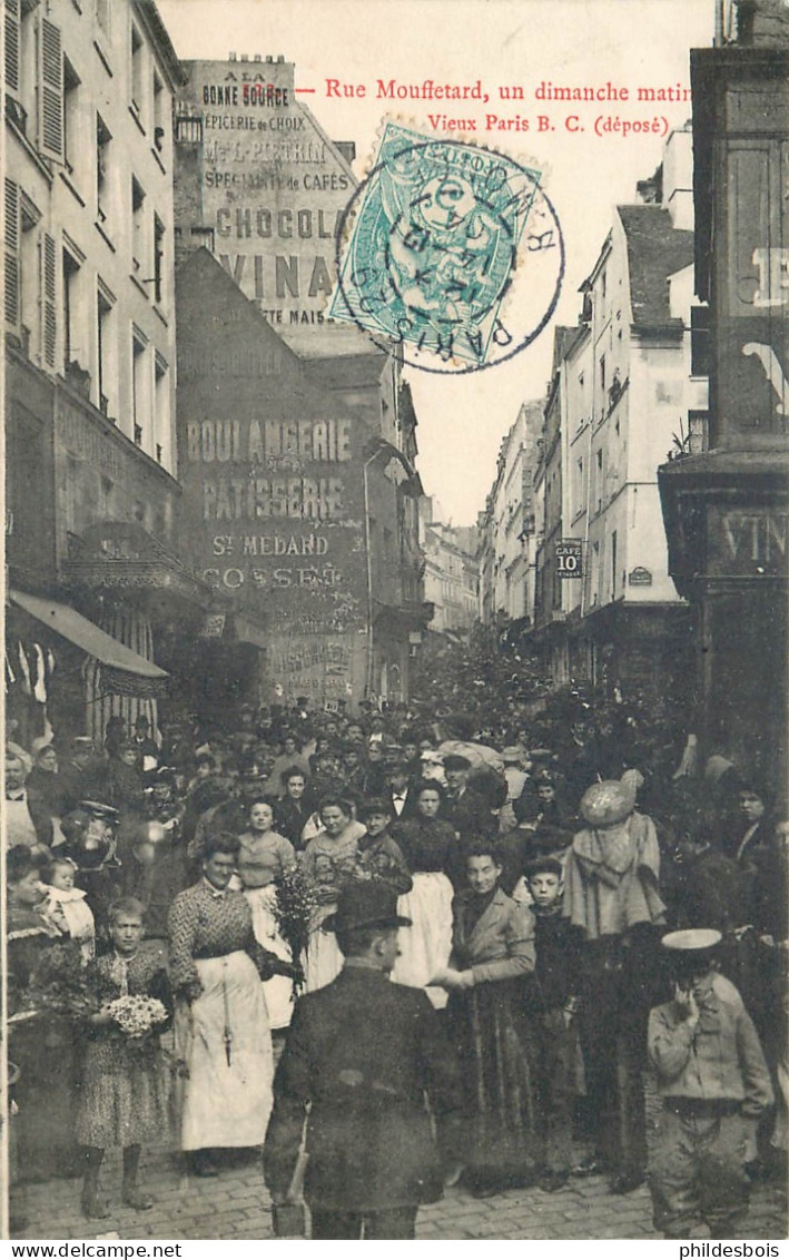 PARIS 05 arrondissement   rue Mouffetard un dimanche matin