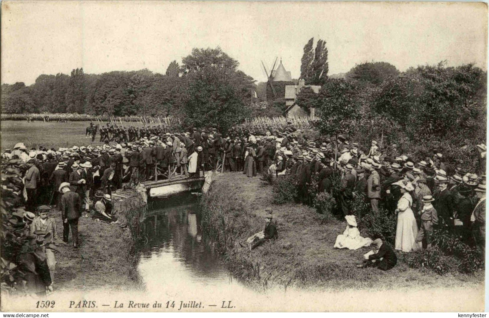 Paris - La Revue du 14 Juillet