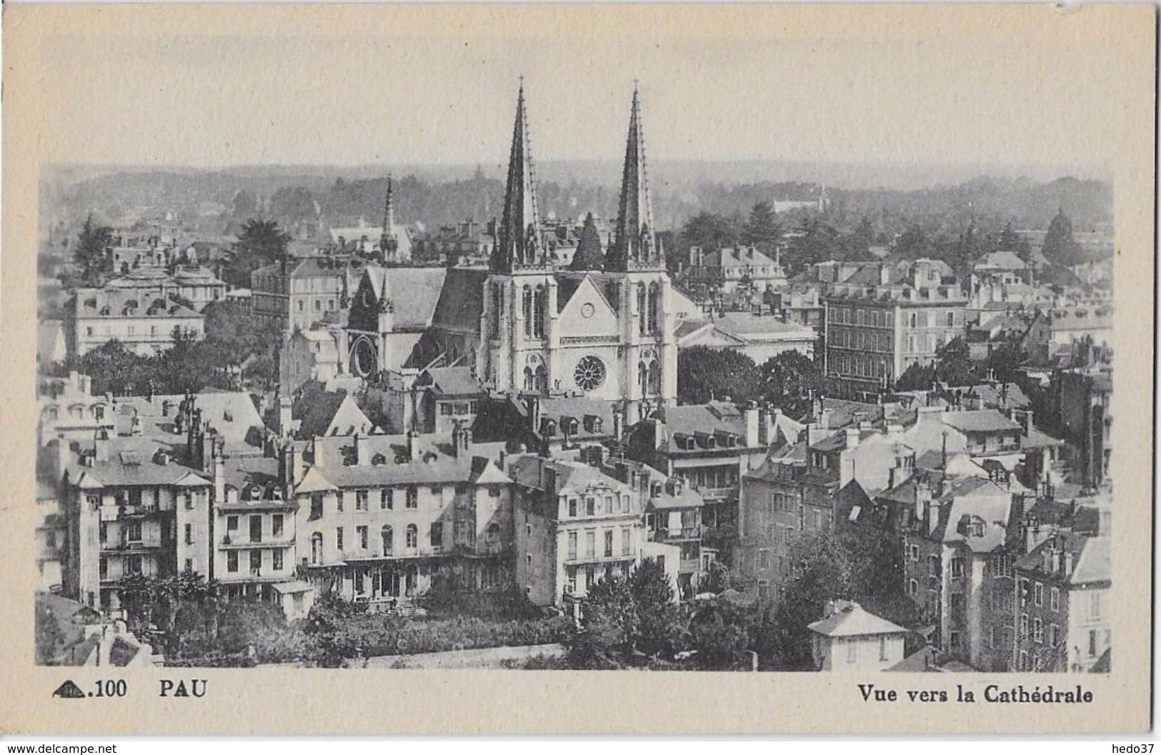 Pau - Vue vers la Cathédrale