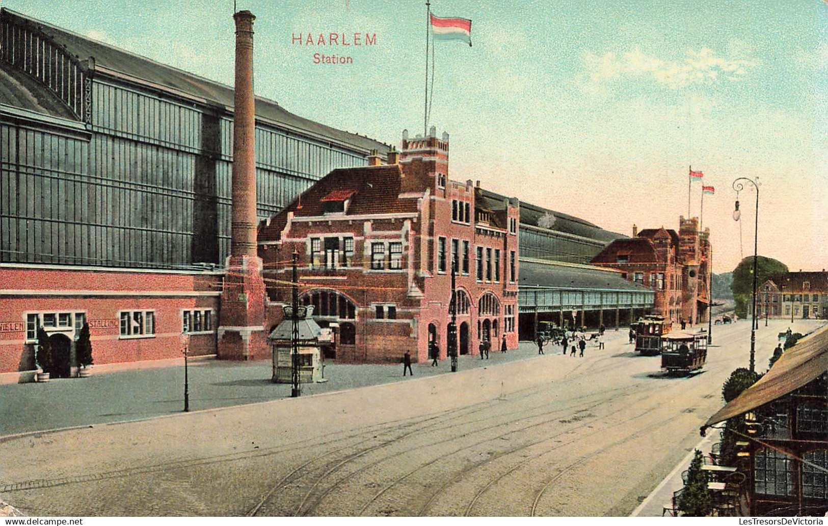 PAYS BAS - Harlem - Station - Colorisé - Tramways - Drapeaux - Carte Postale Ancienne